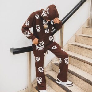 Unisex Oversized Sweatsuit featuring a relaxed fit, soft fabric, and modern streetwear style for everyday comfort.