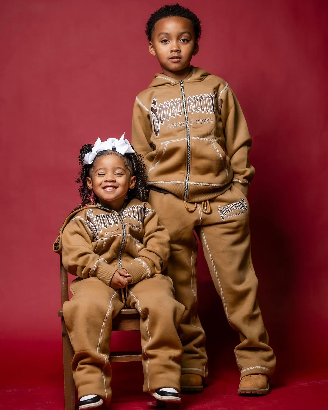 Full zip tracksuit featuring a zip-up jacket and matching pants in a modern athletic fit